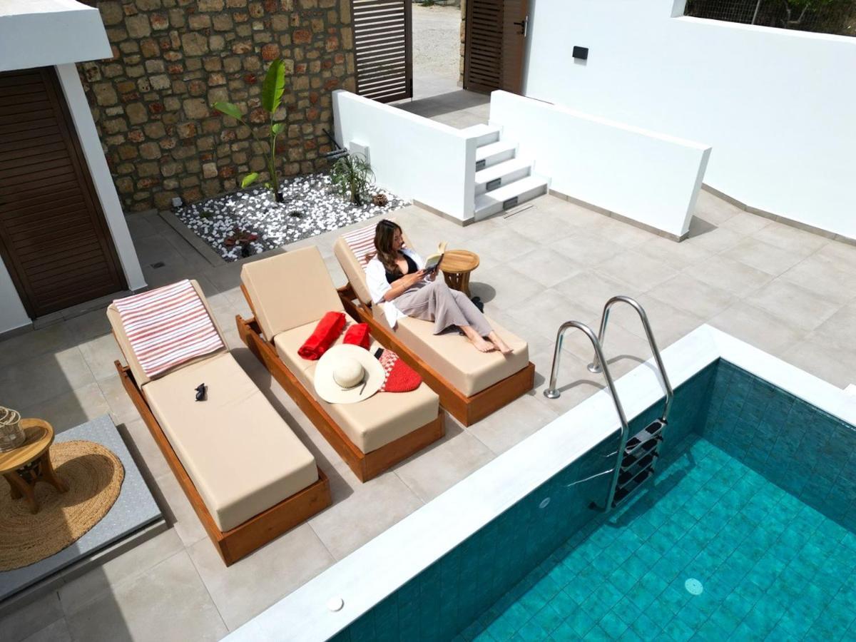 Valantina's & Mannouel Luxury Lardos