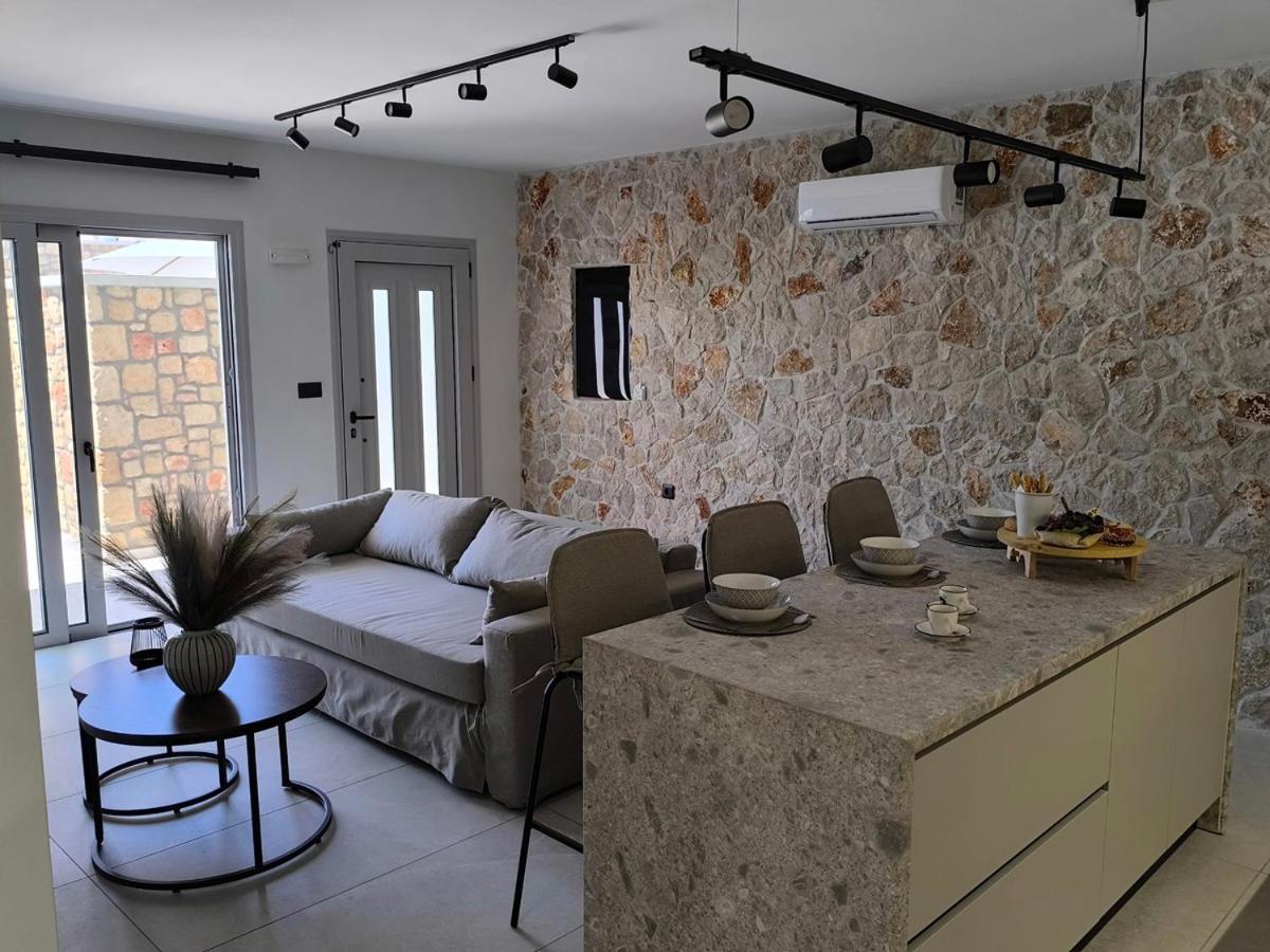 Valantina's & Mannouel Luxury * Lardos