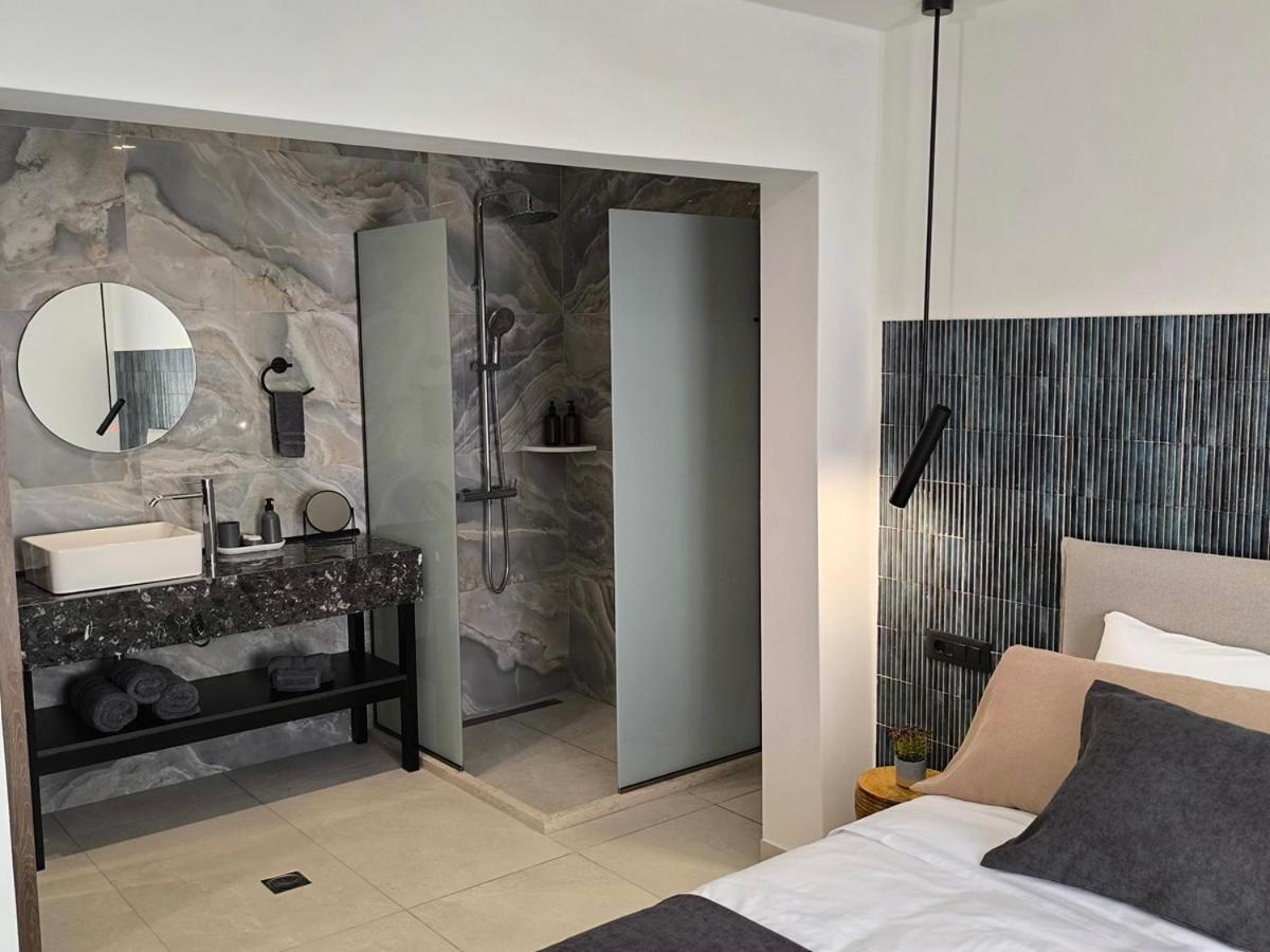 Valantina's & Mannouel Luxury * Lardos