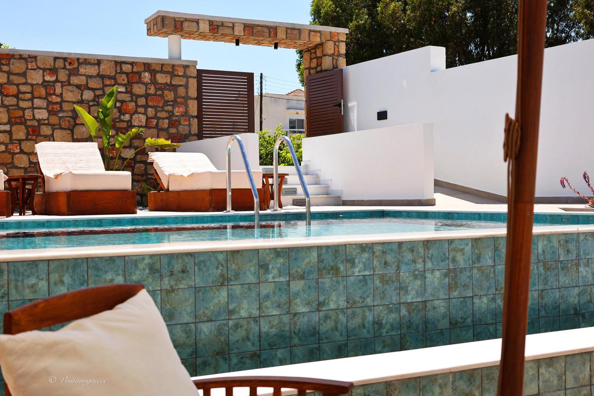 Valantina's & Mannouel Luxury Lardos